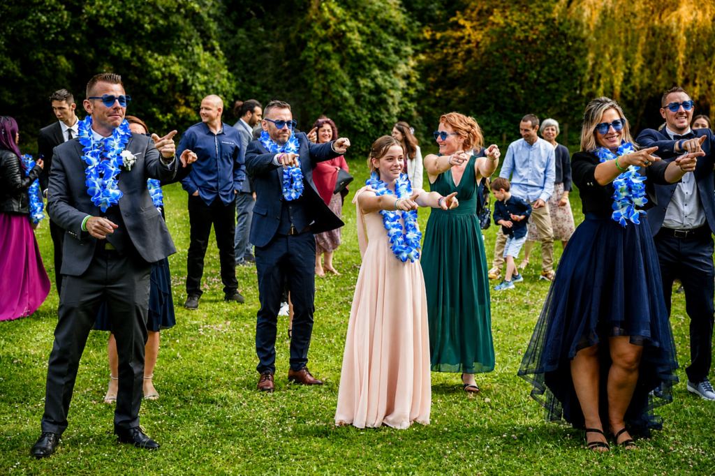 Surprise des témoins, demoiselles d'honneur, garçons d'honneur et invités pour les mariés avec une animation personnalisée organisée par LoL Événements.
