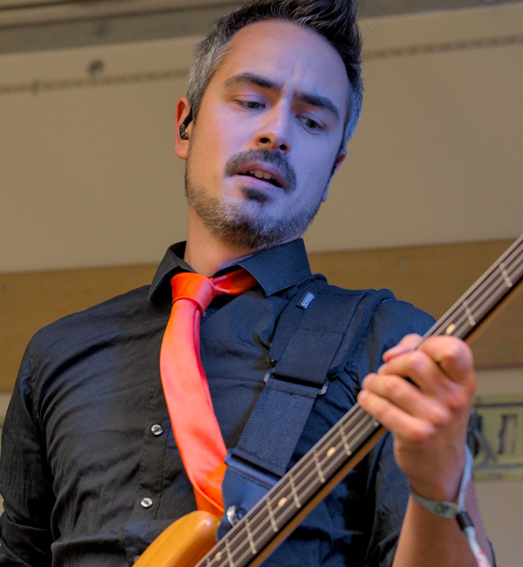 Emeric 44, DJ animateur à Nantes – animation musicale et sonorisation pour mariage, soirée privée et événement professionnel avec Lol Évènements.