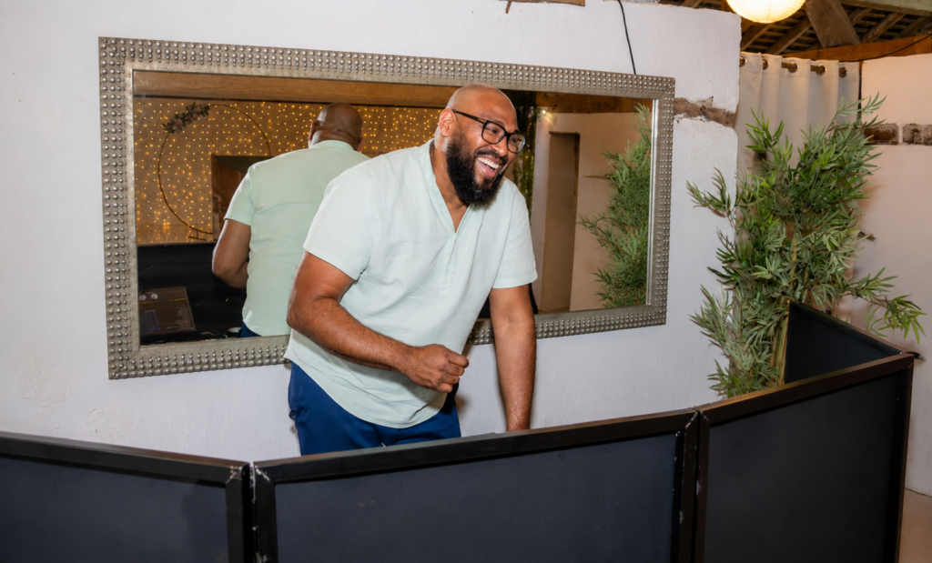 Robin DJ animateur professionnel LoL Évènements en Essonne (91), animation de mariage et soirée privée