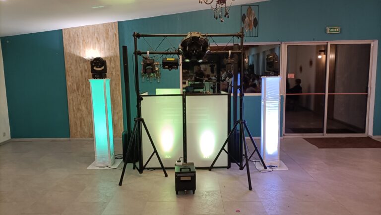 Matériel de sonorisation et jeux de lumière professionnels de Sylvain 18, DJ à Bourges (Cher 18)
