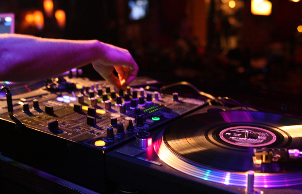 Matériel et services complémentaires - DJ Animateur LOL EVENEMENTS