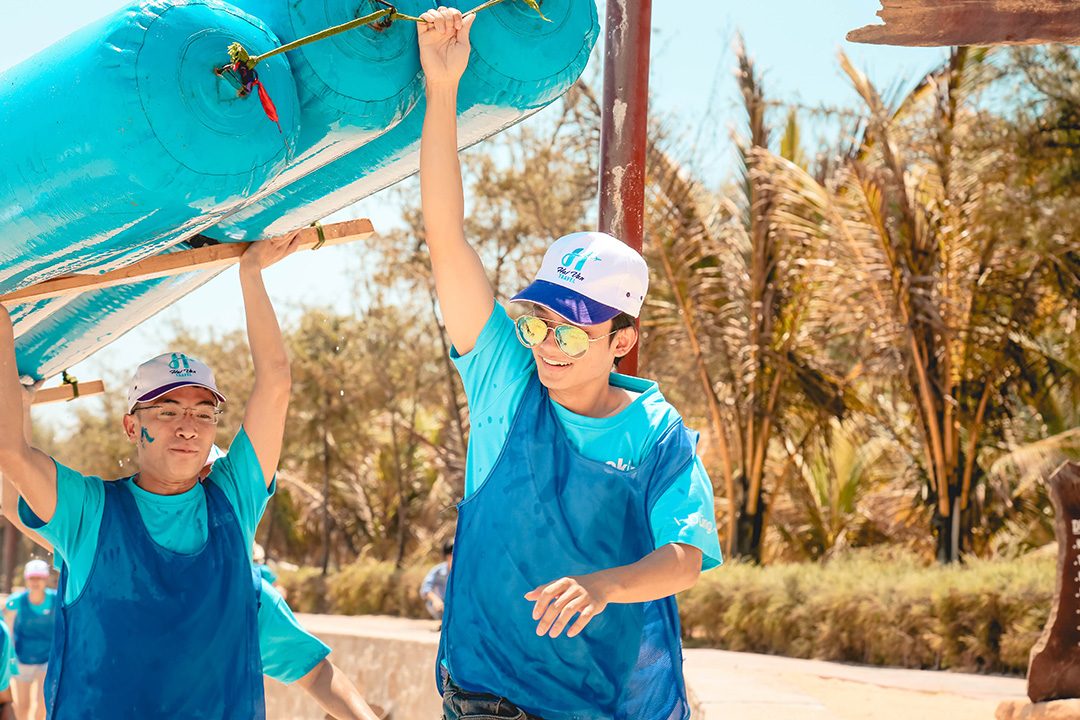 Spectacle de l'équipe de saisonniers pour le camping