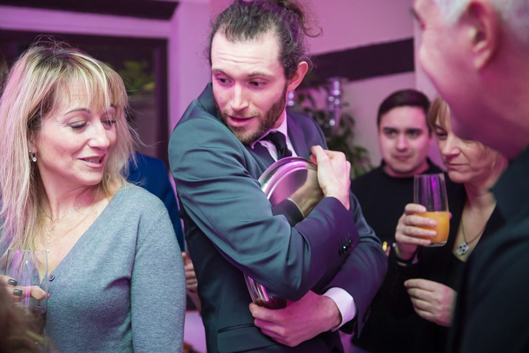 faux-serveur-fou-lol-evenements-animation-aperitif-soiree